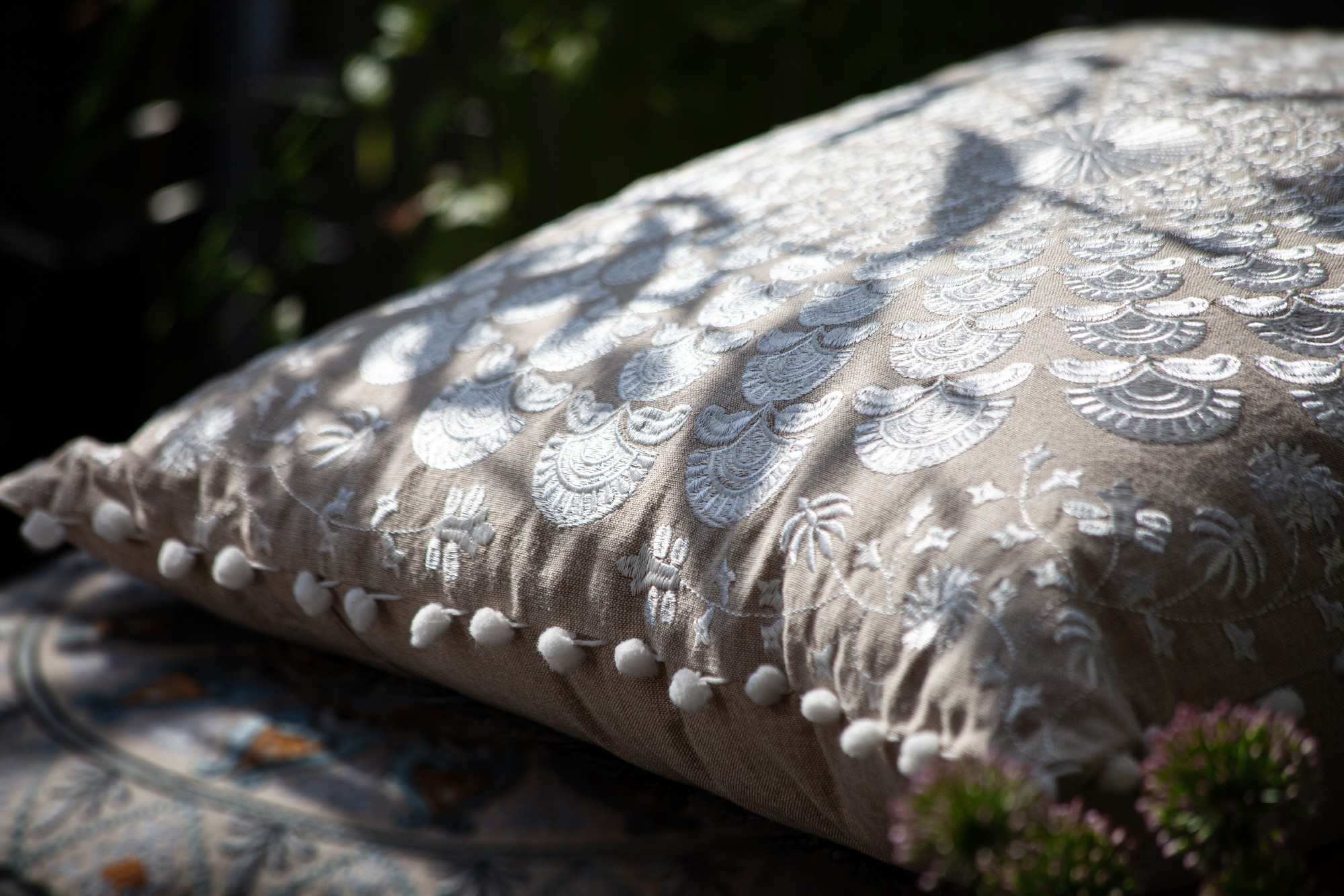 Kissen 'Mandala del Sooray', beige, weiß, T 50 cm, B 50 cm von fischer's lagerhaus