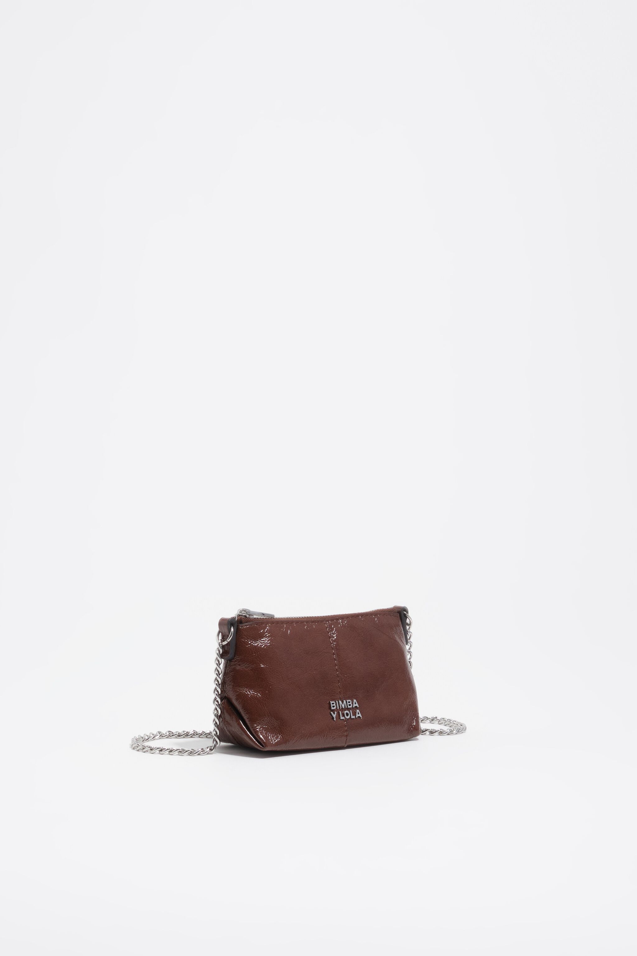 Bolsa transversal em couro micro brilhante cor mocha