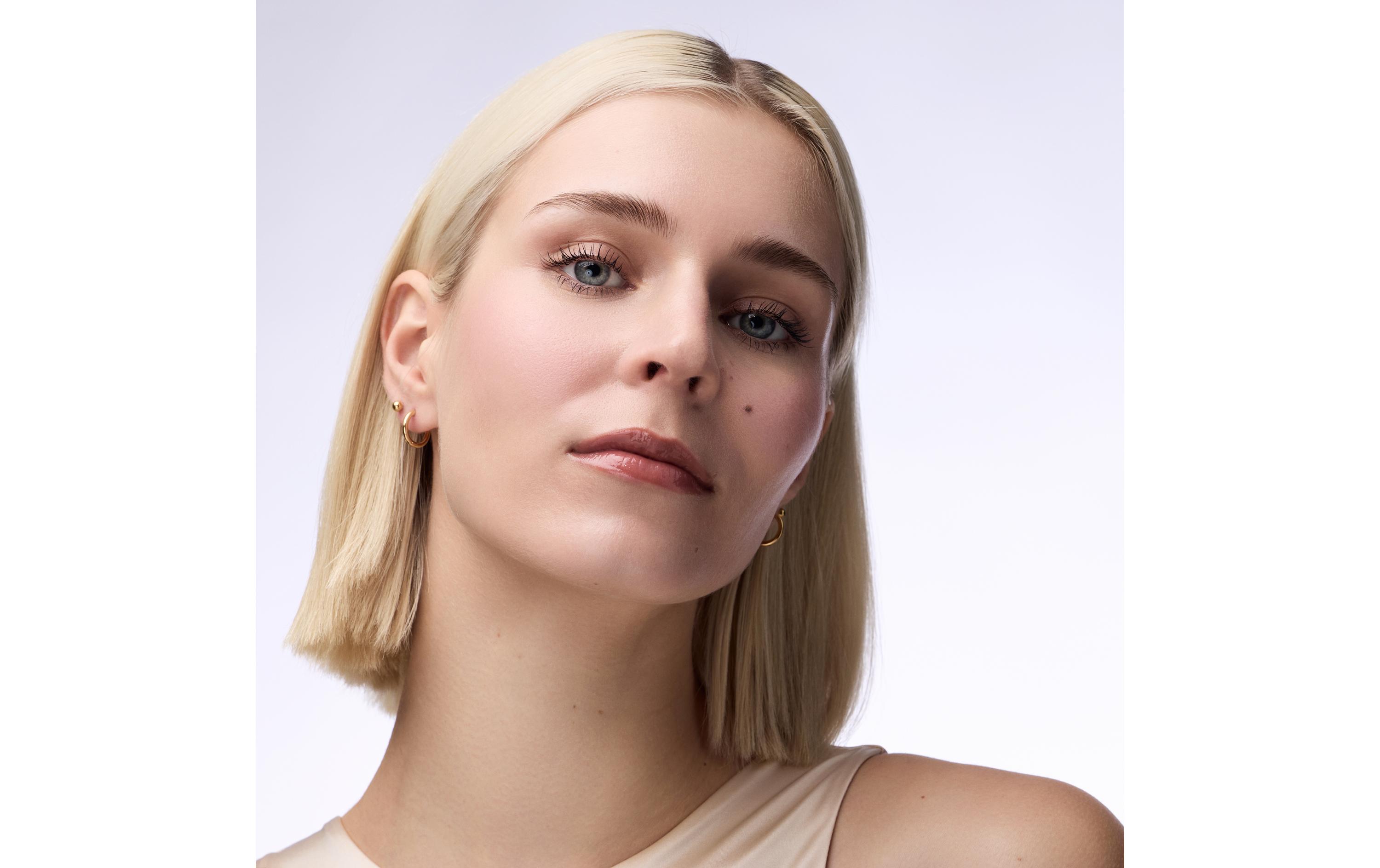 Lip Gloss Butter Drippin' Glossy 020 Maple LatteFeuchtigkeitsspendender, glänzender Lippenbalsam in zartem Rosa