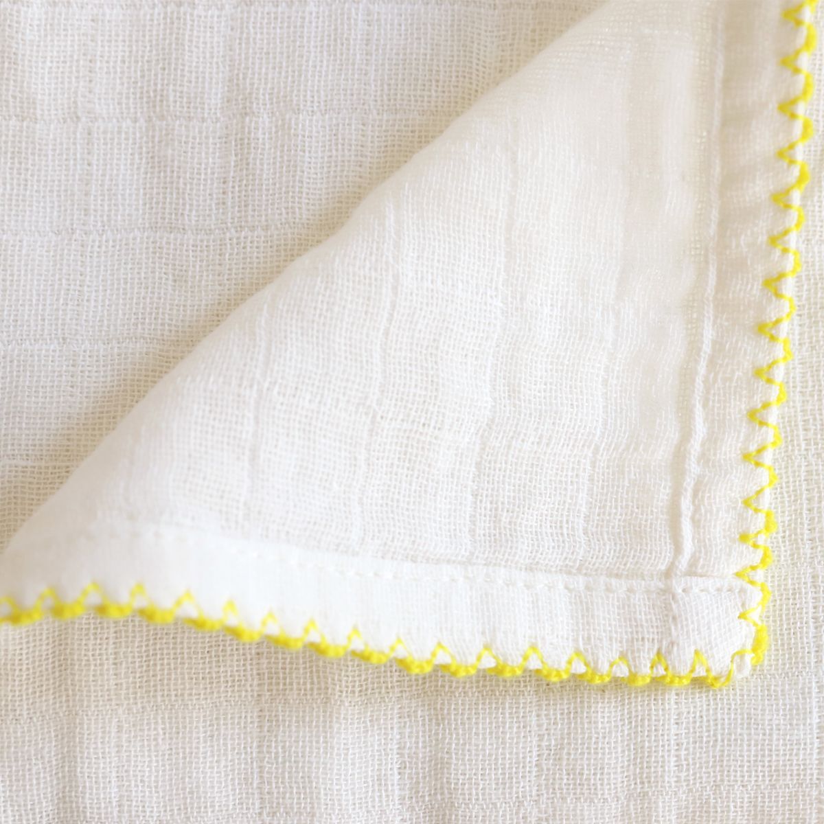 Lange écru croquet jaune 70x70 cm - Aqua Flower Amande