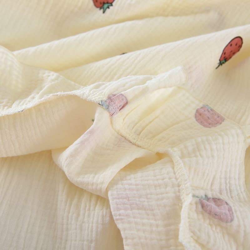 Dogini - Midi-pyjamajurk met pofmouwen en aardbeienprint