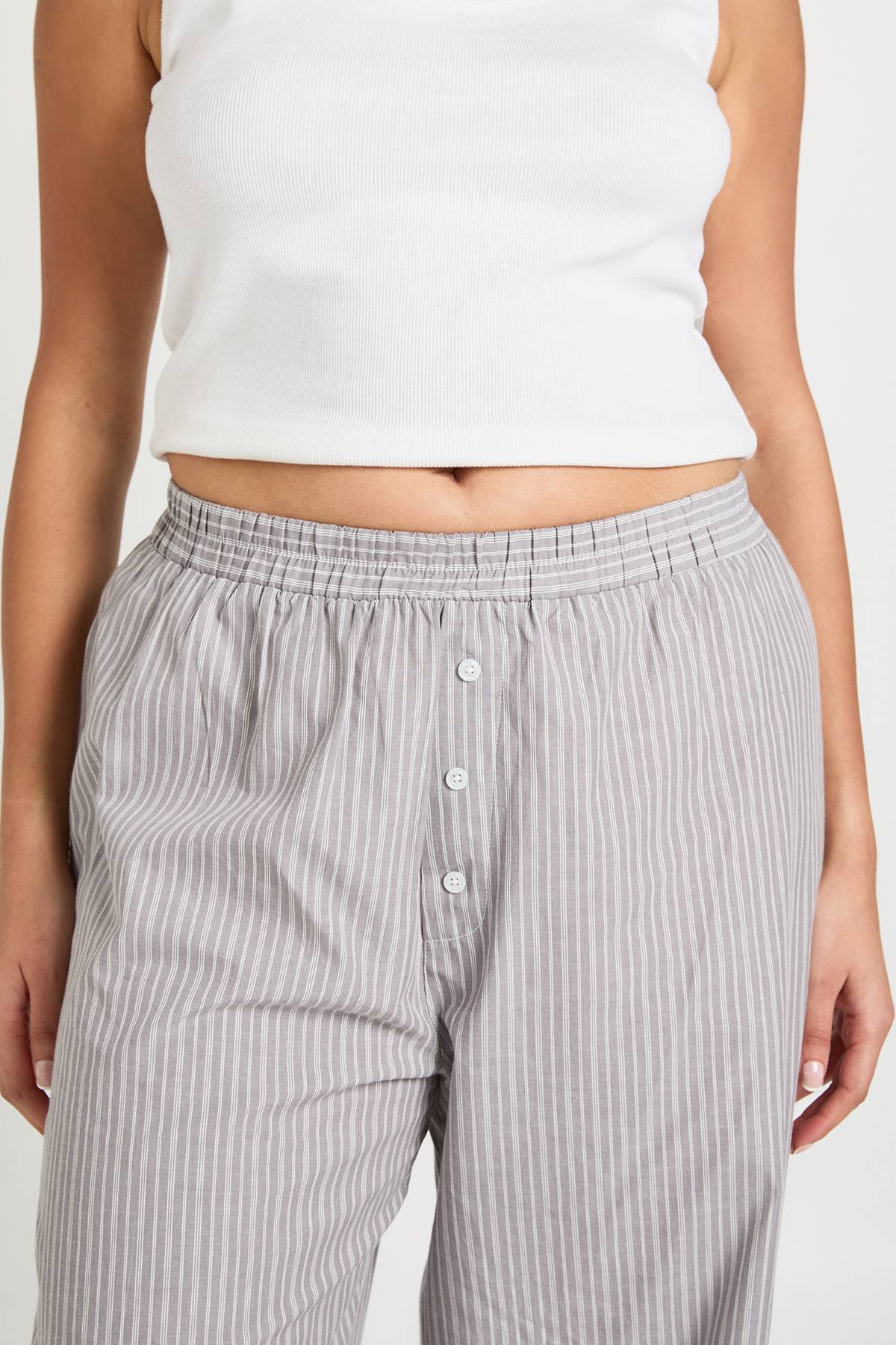 boohoo Pantalon Grande Taille À Rayures En Popeline Avec Boutons Henley