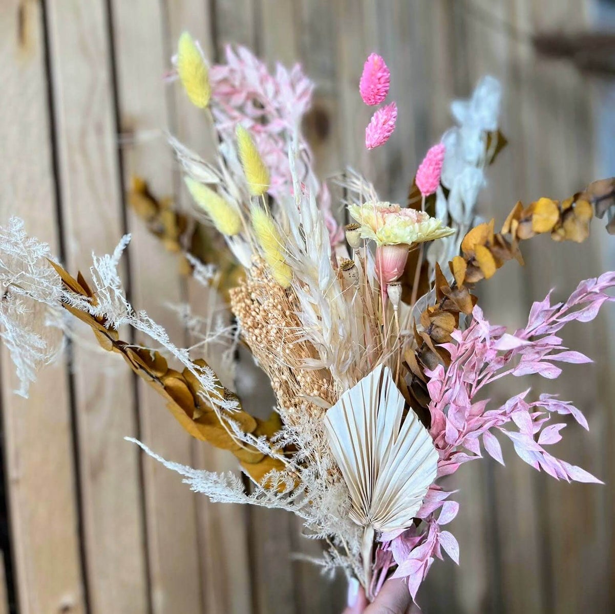 Bright Morning: Een boeket gedroogde bloemen vol levensvreugde en levendigheid