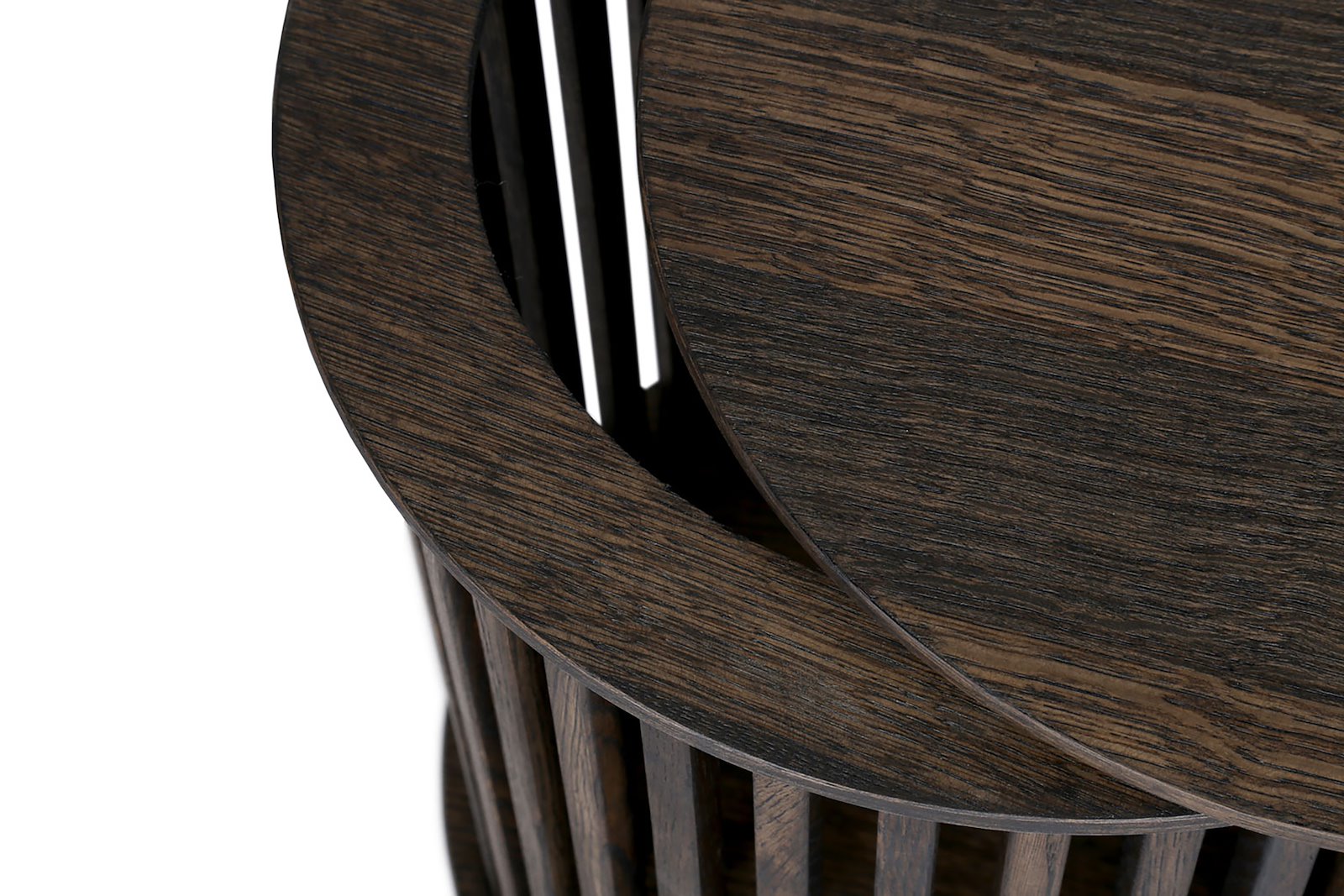 Line sidebord Eikefinér med røykoljet finish. Ø40 cm