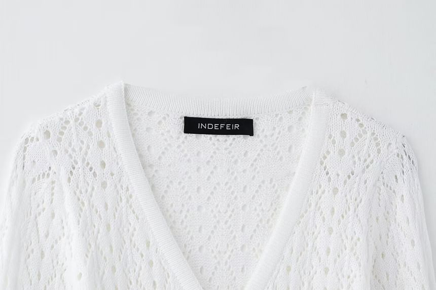Avauntgardo - V-hals geperforeerde knoopsluiting effen cardigan met split / hoge taille gebreide mini-kokerrok