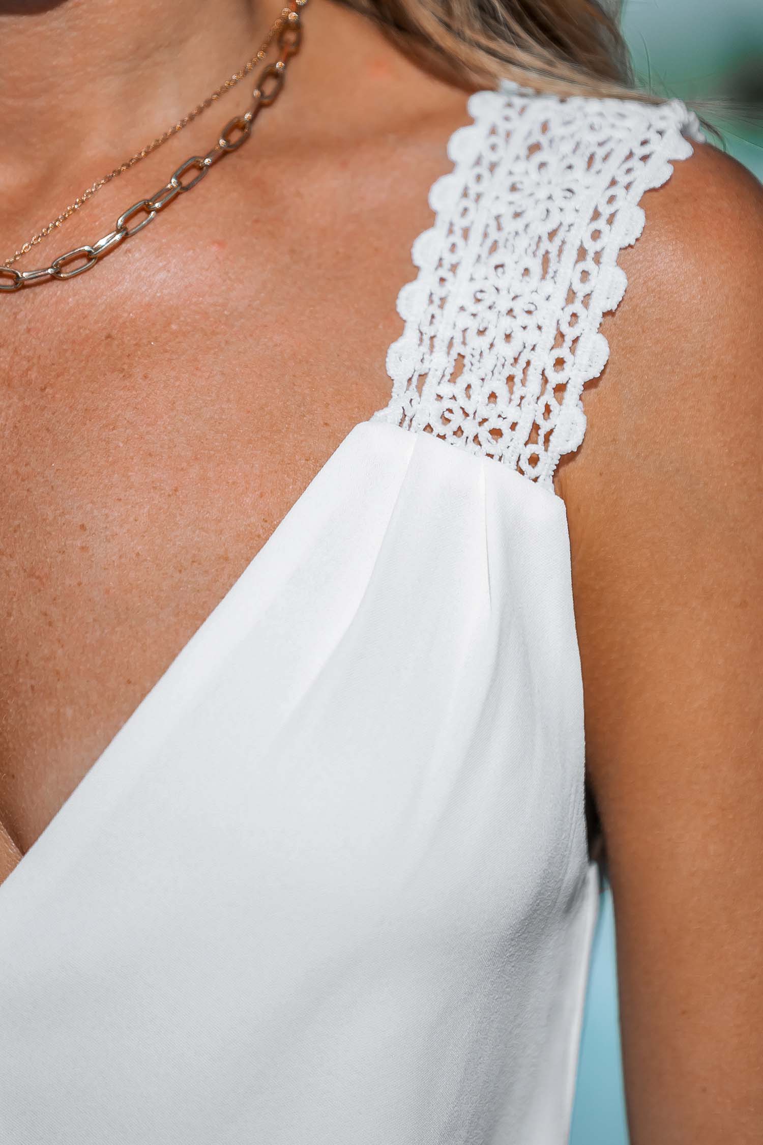 Débardeur à col en V surplis en dentelle blanc