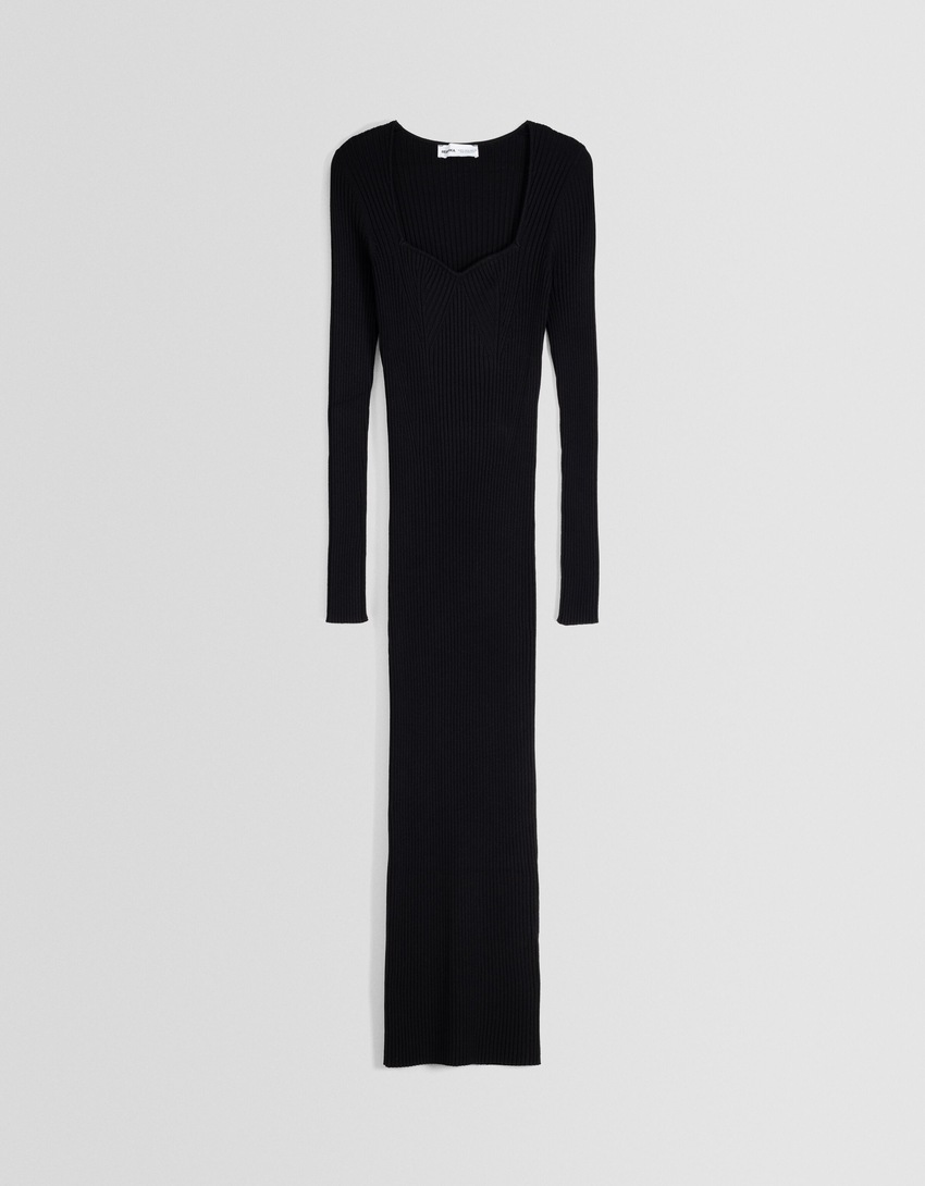 Vestido midi de malha com mangas compridas e decote coração.