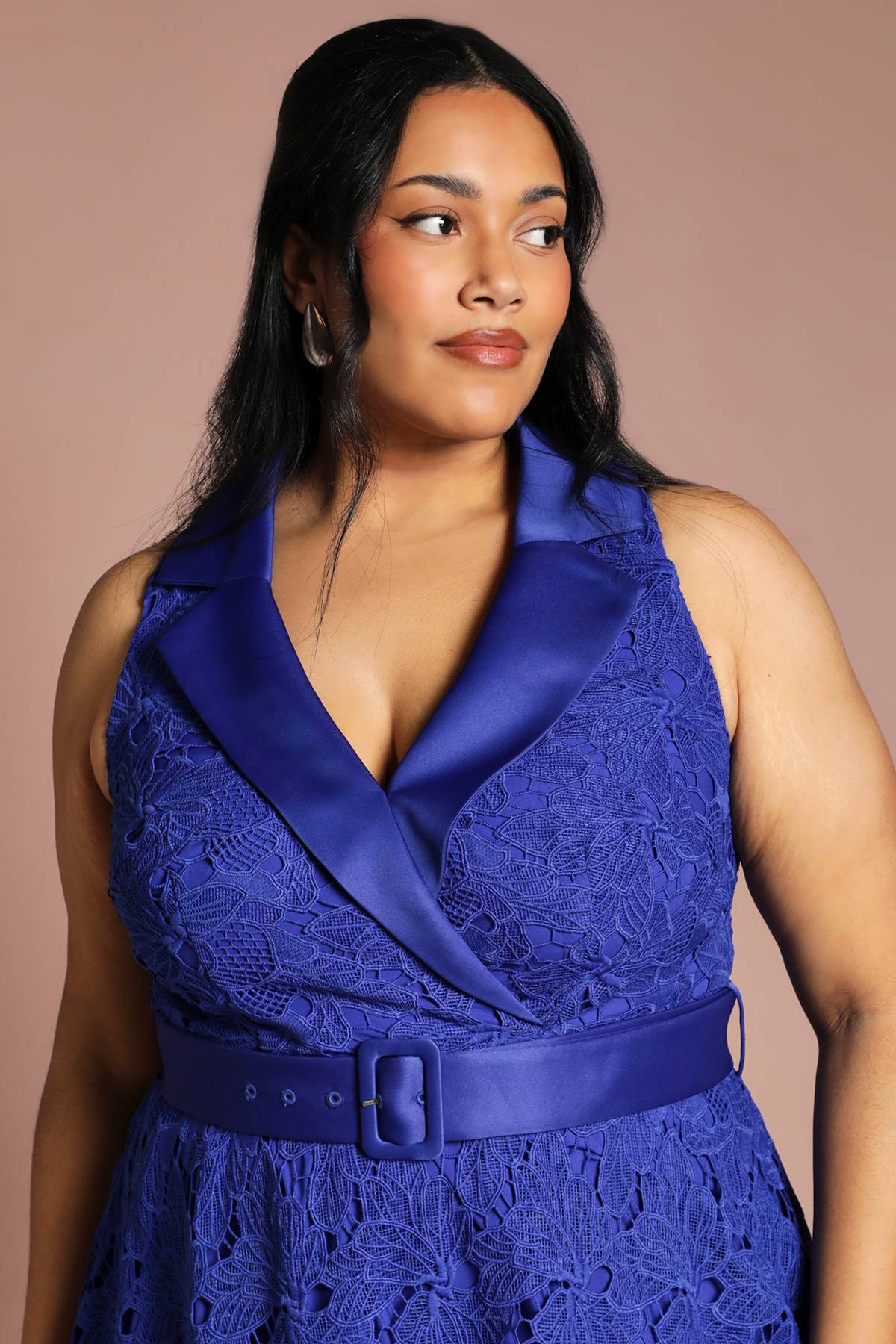 Coast Robe Grande Taille Sans Manches En Dentelle Et Satin Contrasté Longueur Midi