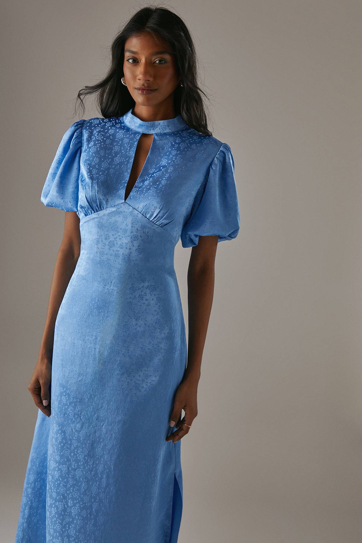 Warehouse Robe Midi Rose En Jacquard Satin À Manches Bouffantes Et Dos Noué