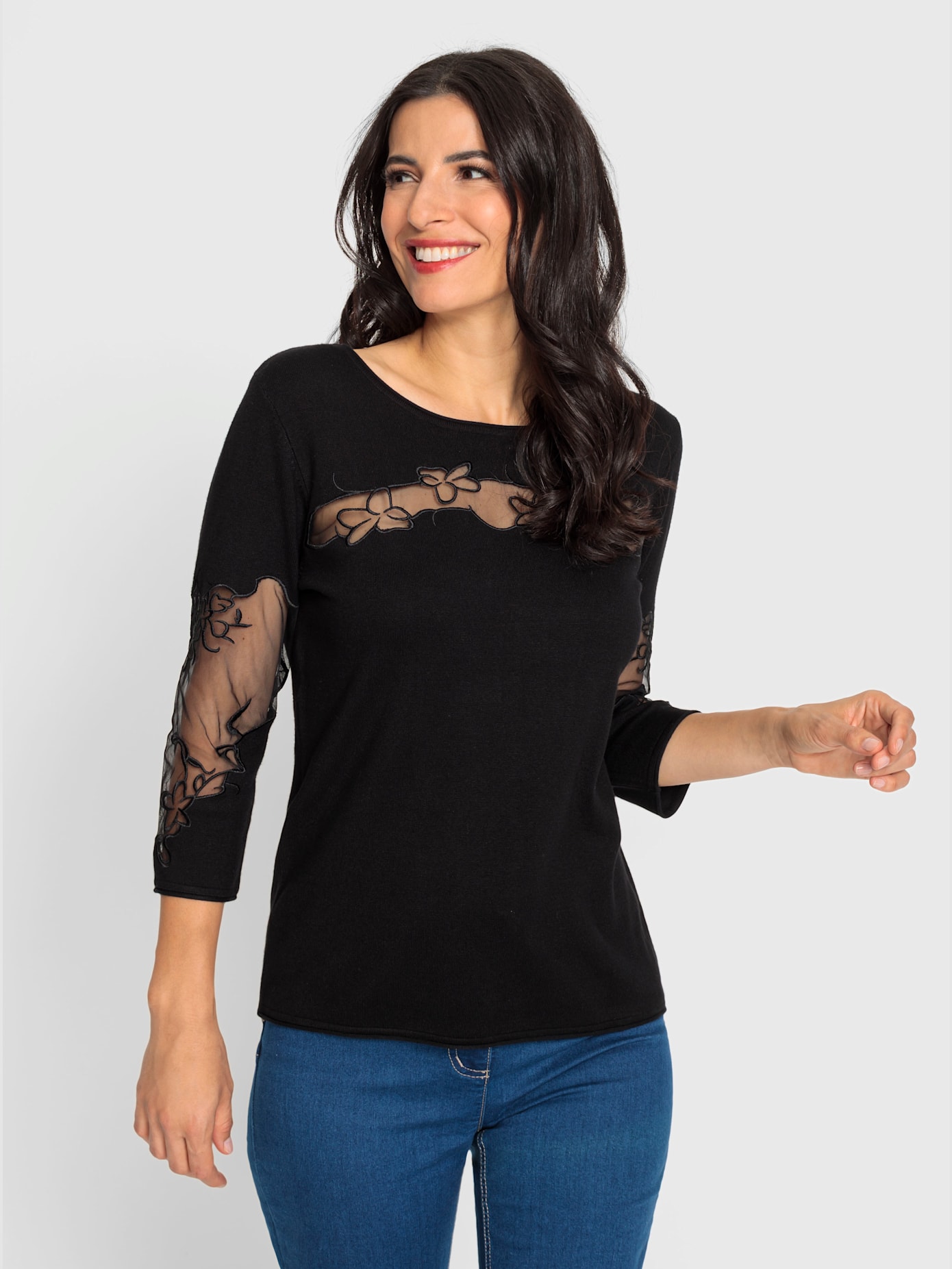 Pull empiècements brodés transparents