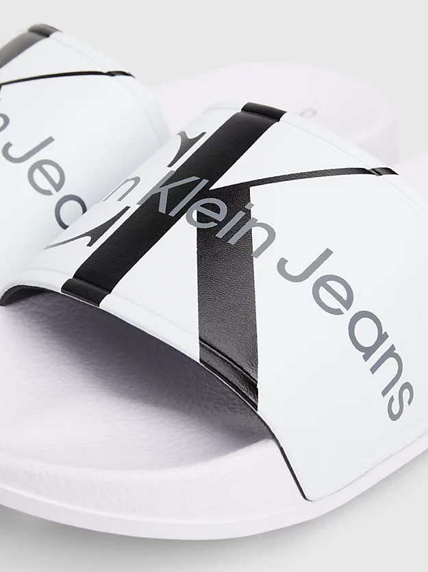 Pantufas infantis com logotipo