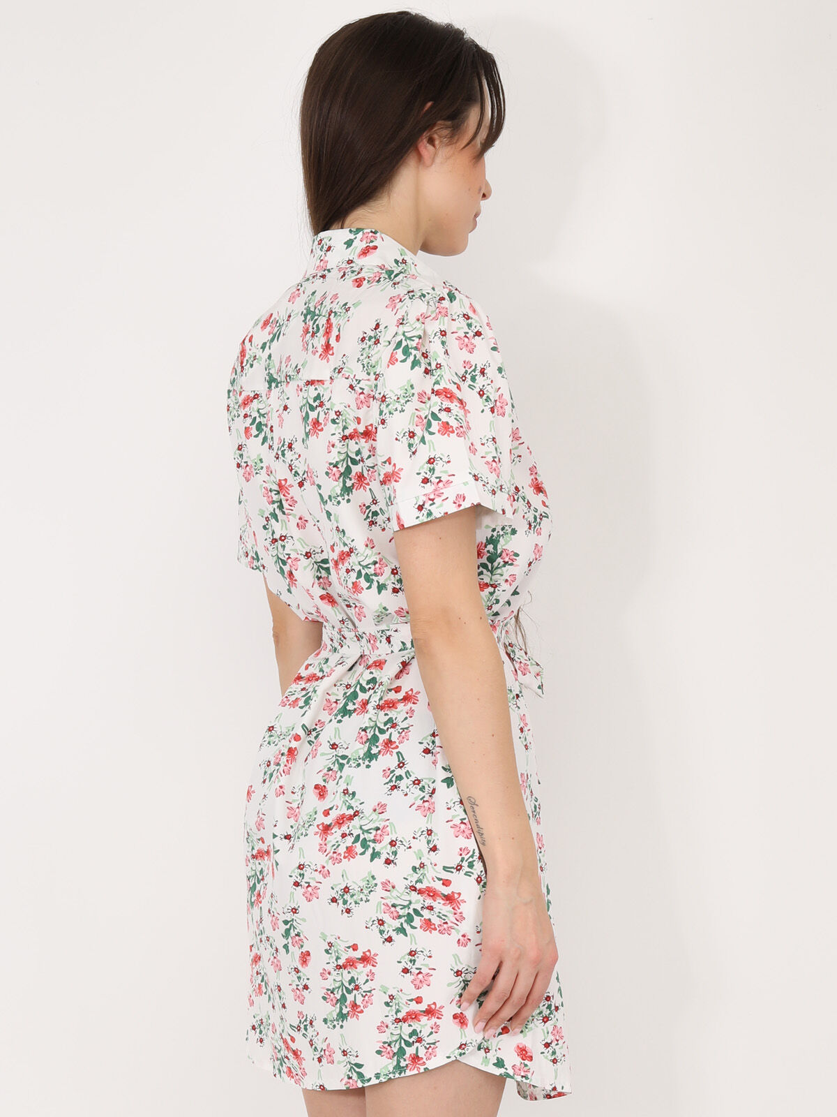 Robe chemise à fleurs ceinturée- Blanc