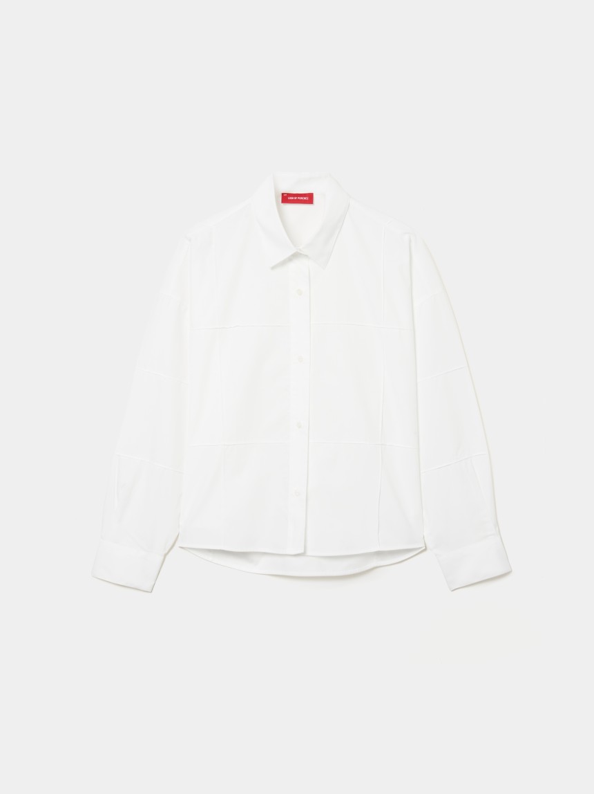 Camisa em algodão com costuras detalhadas