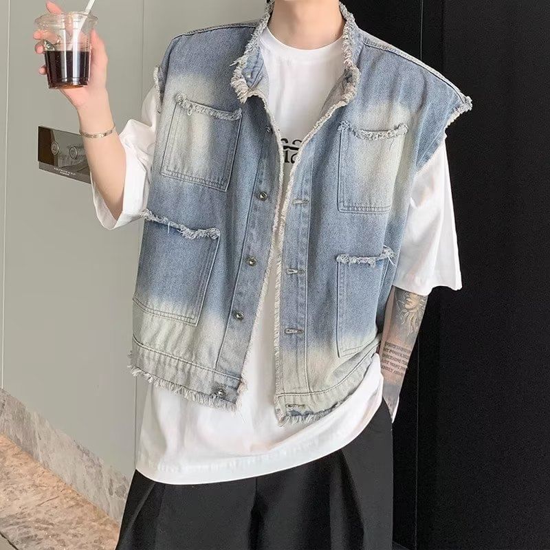Maxelane - Gewassen denim vest met kwastjes en knoopjes