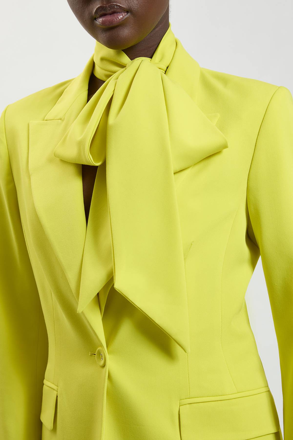 KarenMillen Blazer Ajusté En Viscose Compacte Avec Lien Au Col