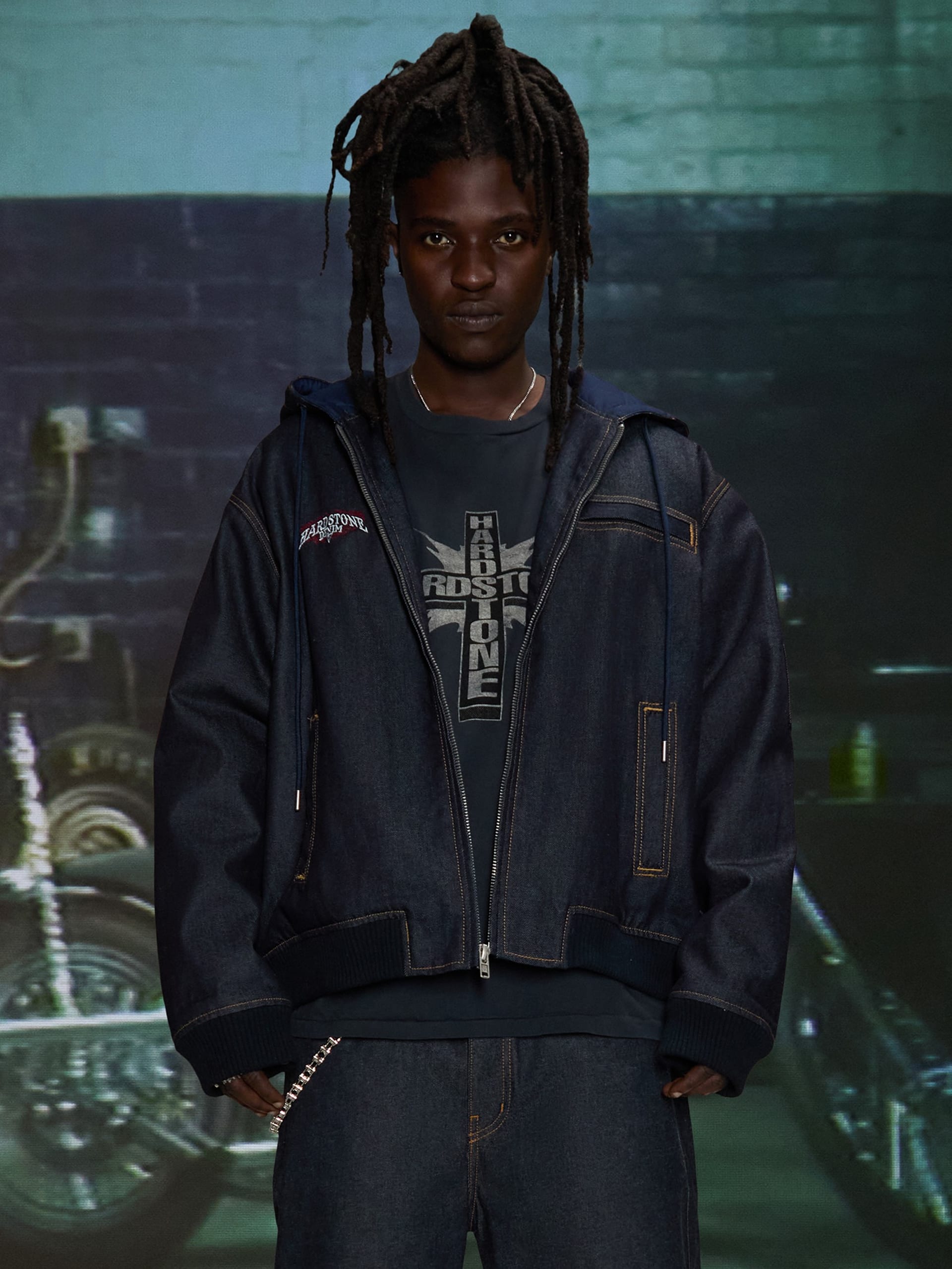 Jaqueta com capuz HARDSTONE em denim cru