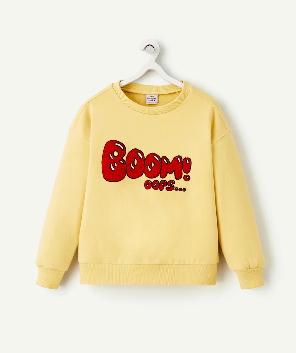 SWEAT GARÇON EN FIBRES RECYCLÉES JAUNE AVEC MESSAGE EN BOUCLETTES