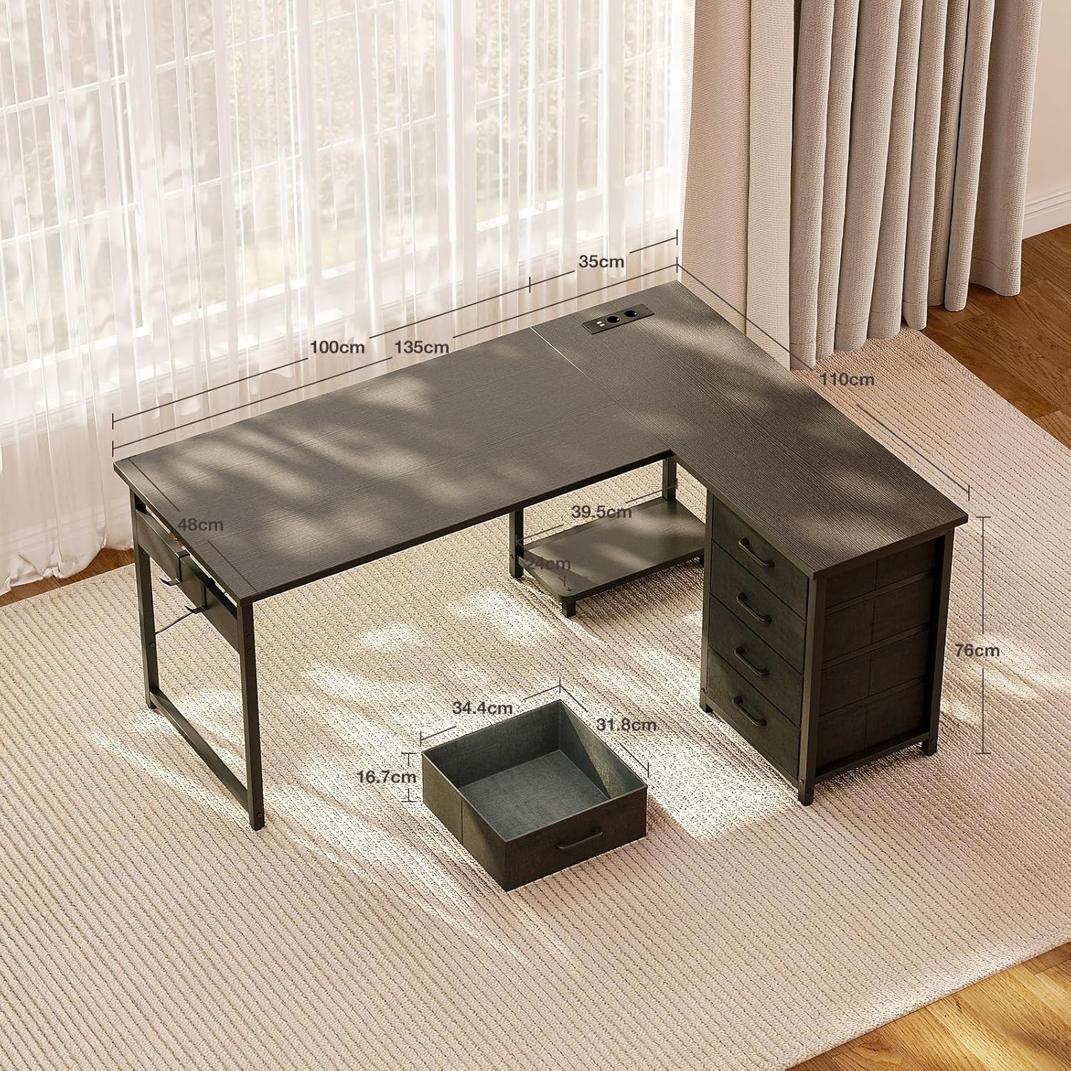 ODK Eckschreibtisch mit 4 Schubladen, 135×100 cm Schreibtisch L Form mit Steckdose und USB-Ladeanschluss, Reversibler Schreibtisch mit Stauraum für Homeoffice und Gaming, Schwarz