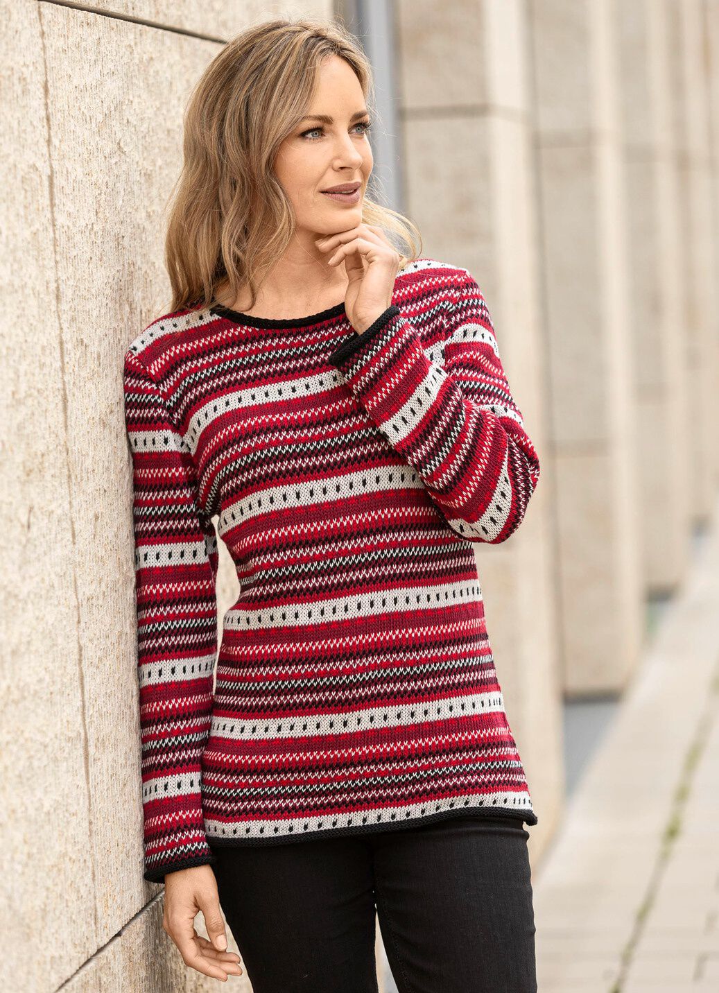 Pullover in dekorativem Ringelmuster
