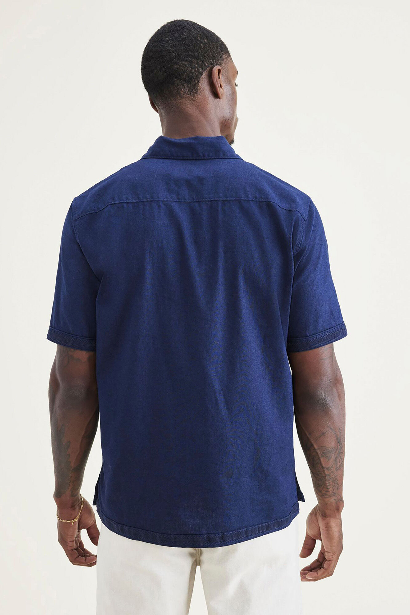 Camisa de gola aberta com modelagem regular - Azul marinho