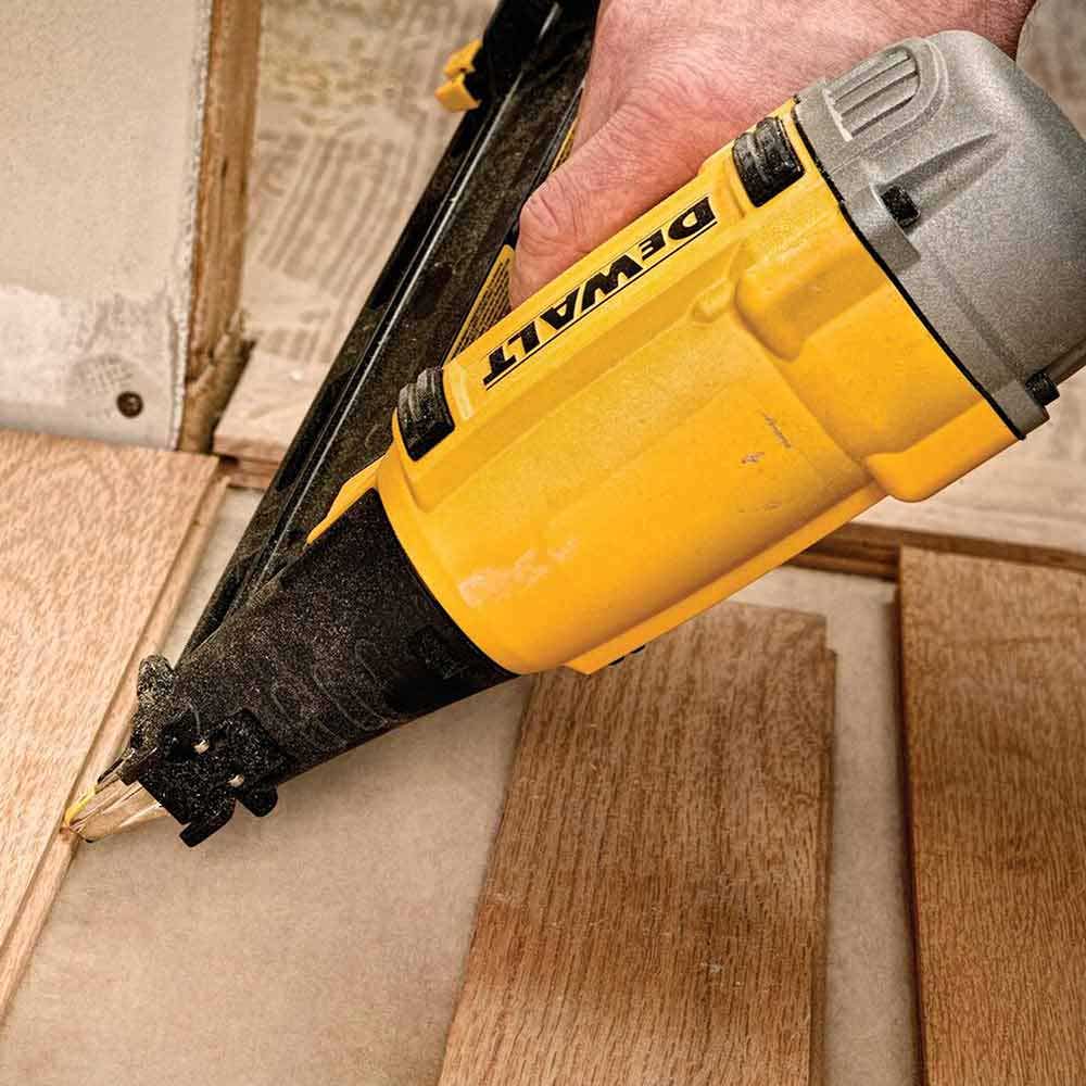 DEWALT 32-64mm Série DA 15ga Precision Point Air Nailer Bradder DPN1564APP-XJ