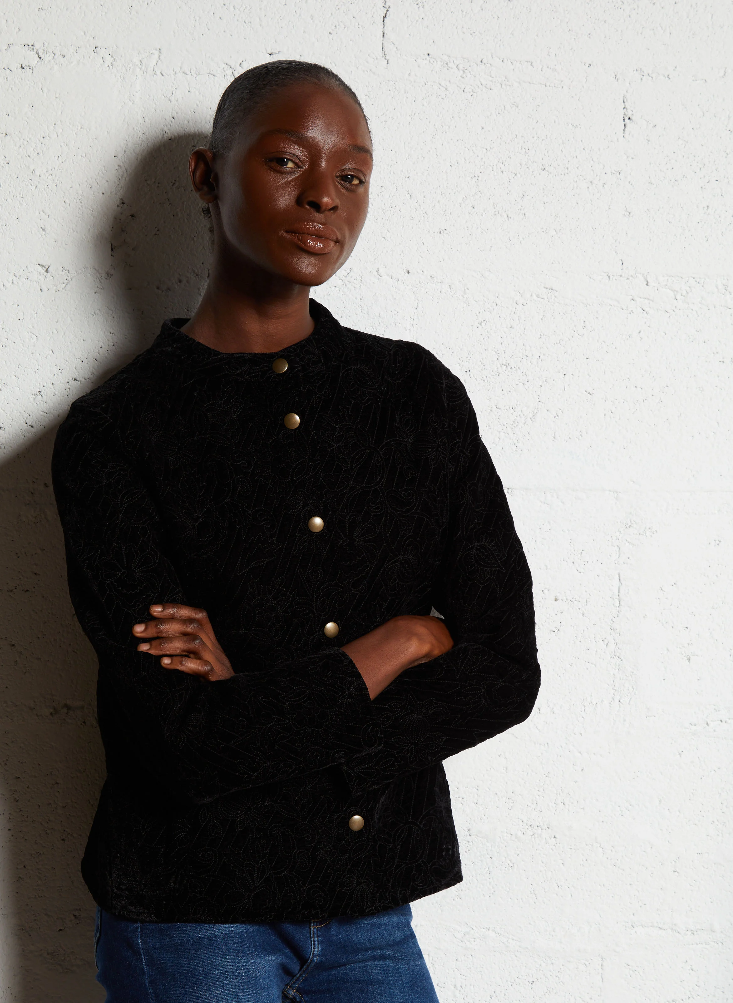 SERENA - Veste courte brodée effet fourrure | Noir