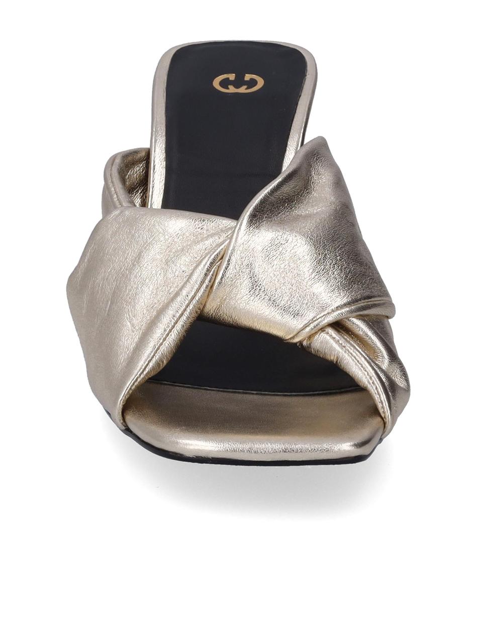 Pump Civita 01, gold