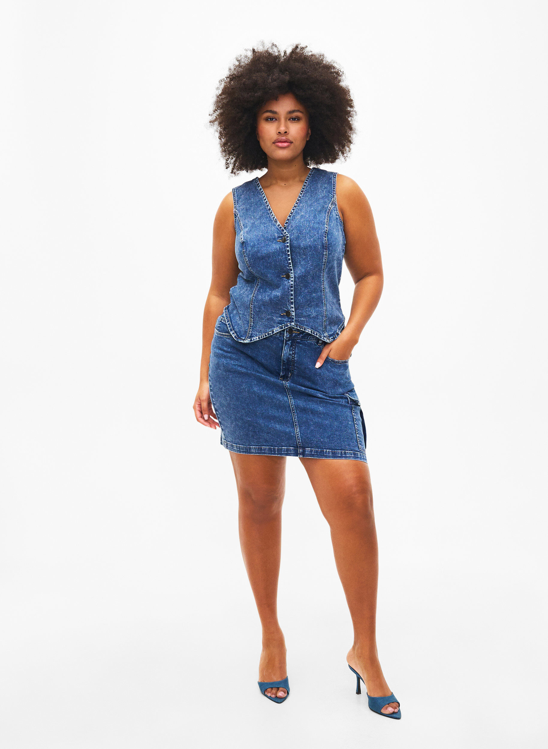 Tætsiddende denim nederdel med cargolomme