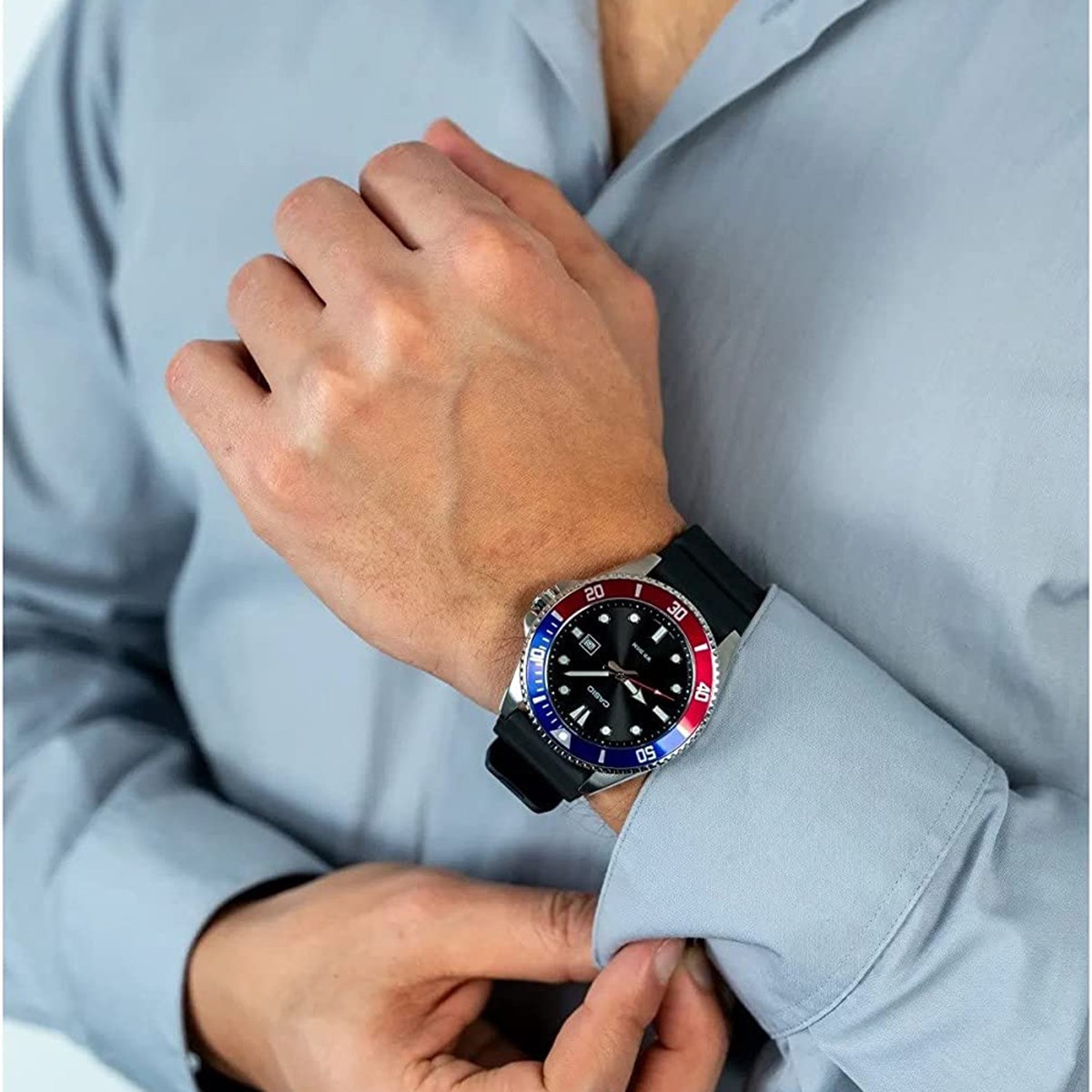 Montre Casion lunette rouge et bleue