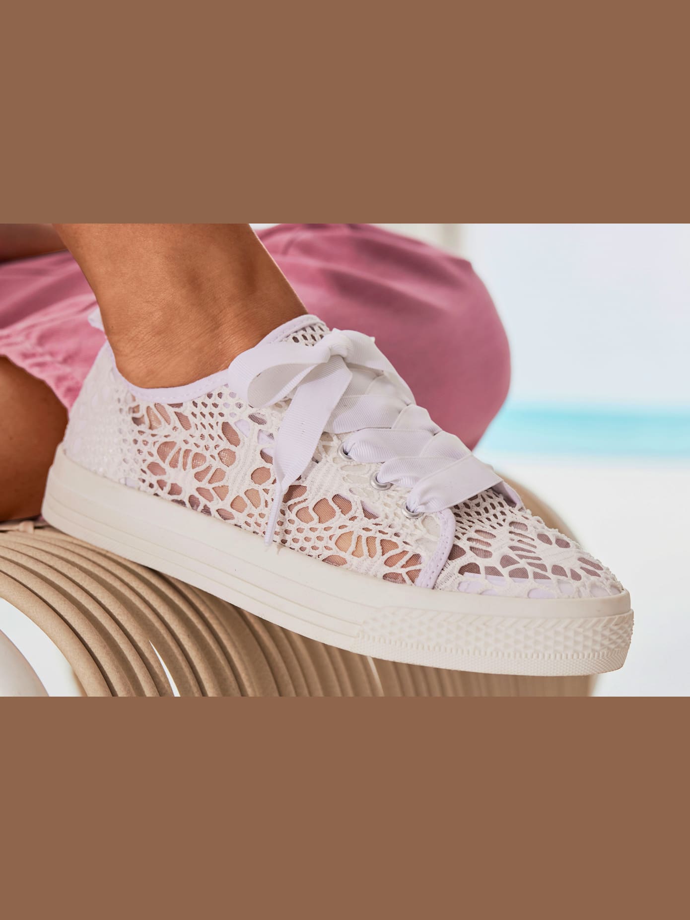 Baskets sneakers avec dentelle tendance et semelle compensée légère