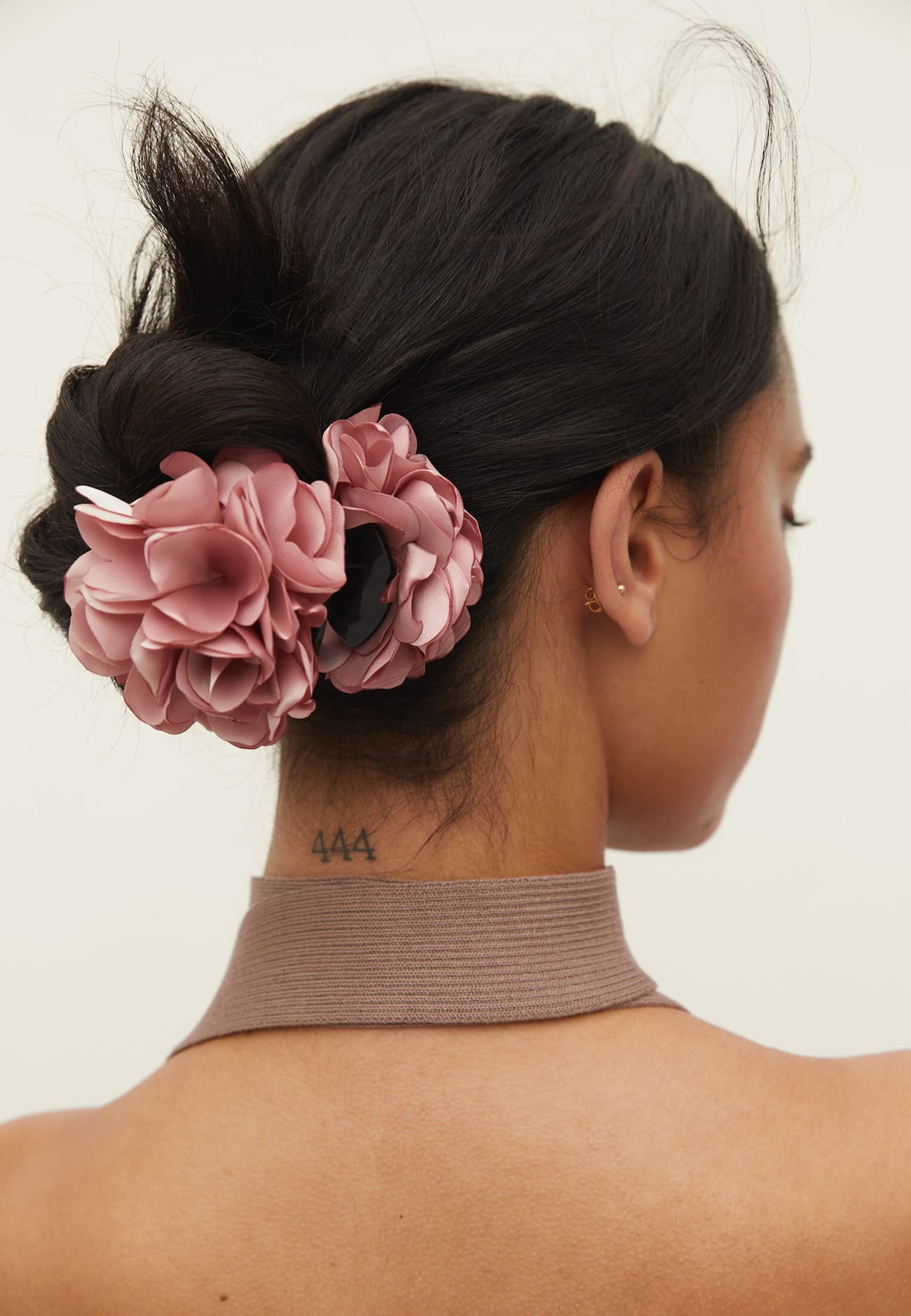 Presilha de cabelo com flor