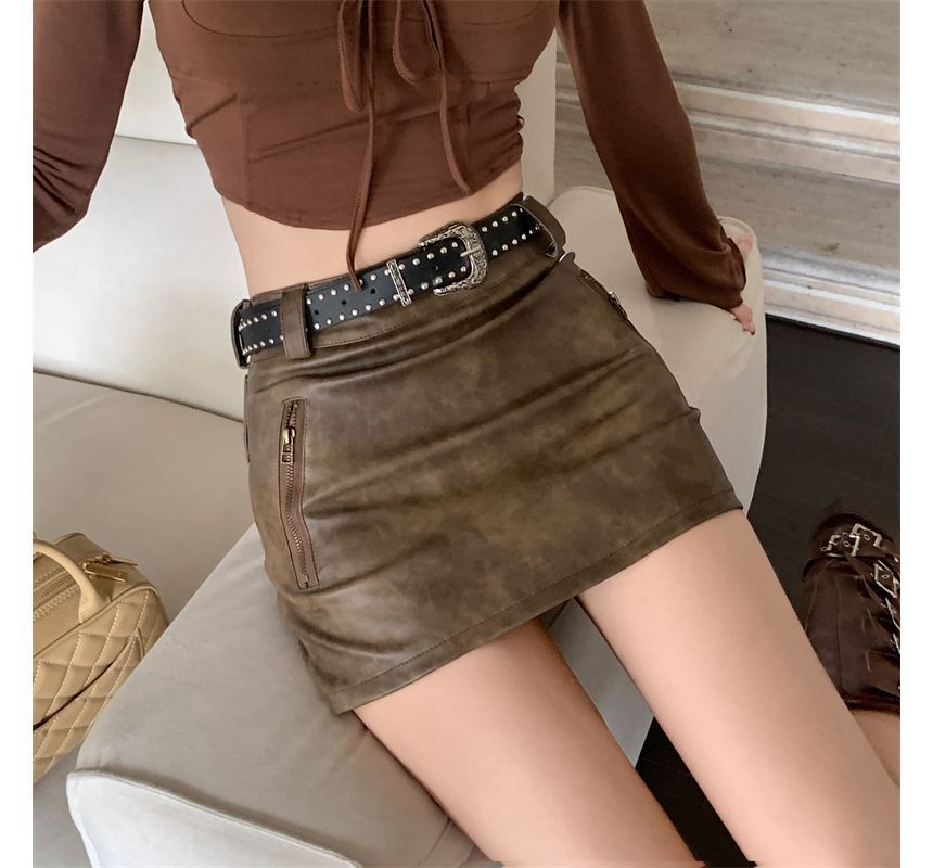 Manicotto - Hoge taille imitatieleren mini-kokerrok / riem met studs