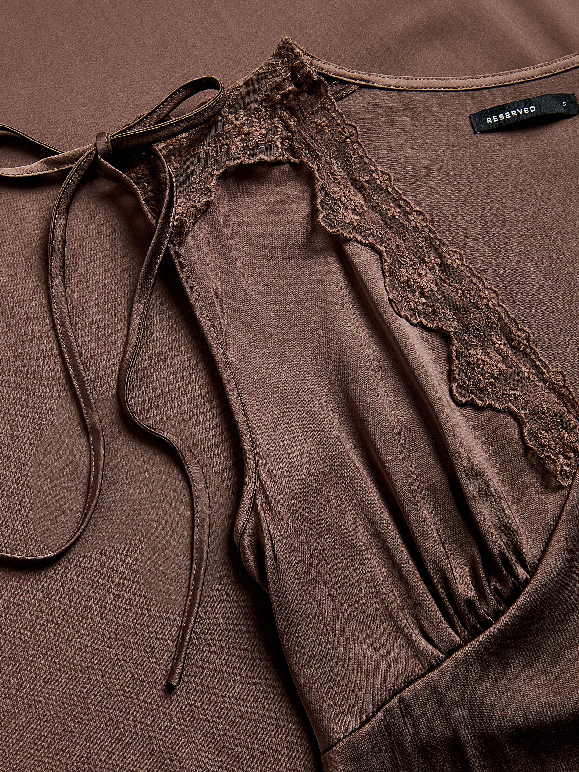 Kleid in Lingerie-Optik