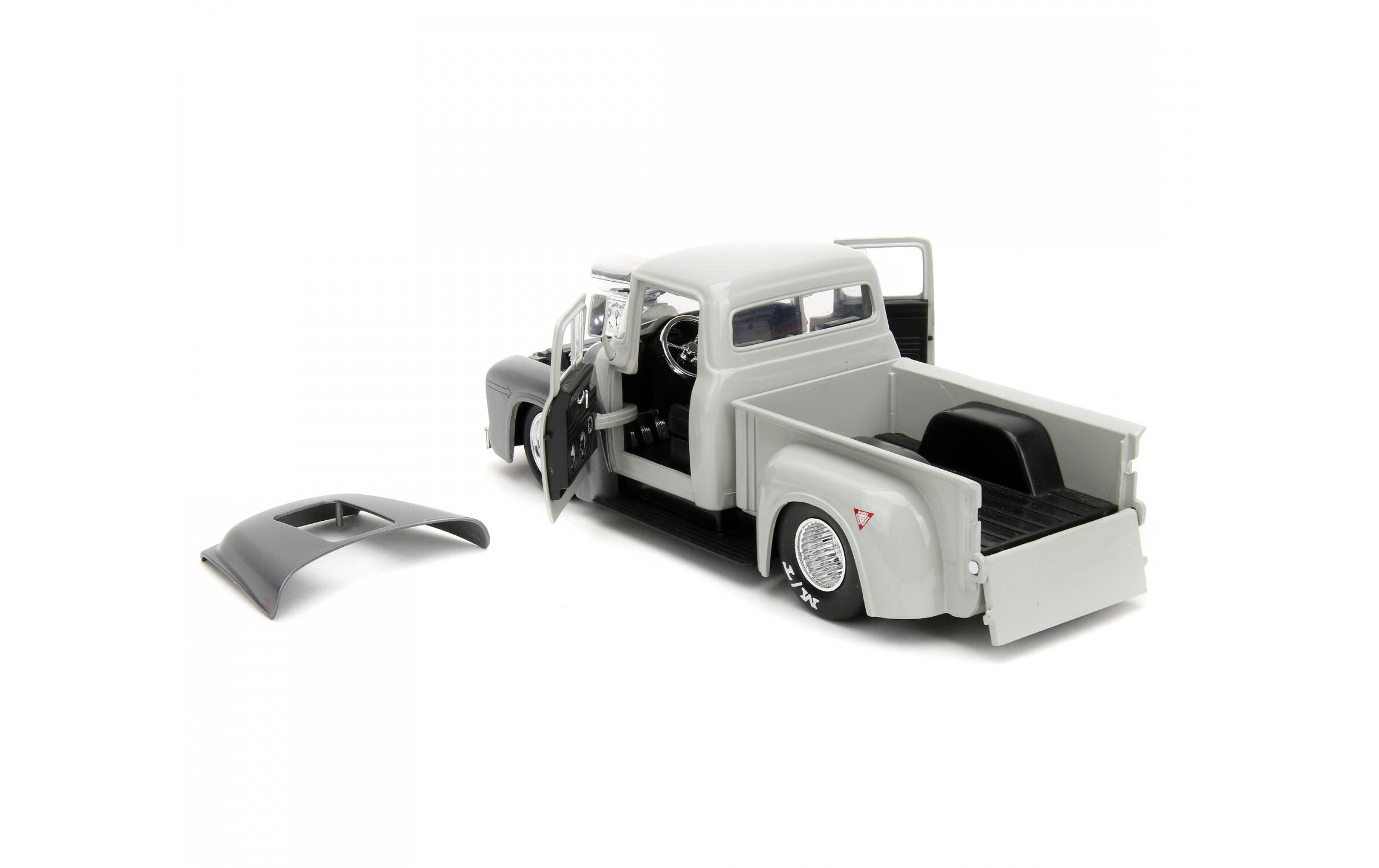 Ford Pickup 1956 Street Fighter 1:241956 Ford Pickup Modellauto mit Guile Figur