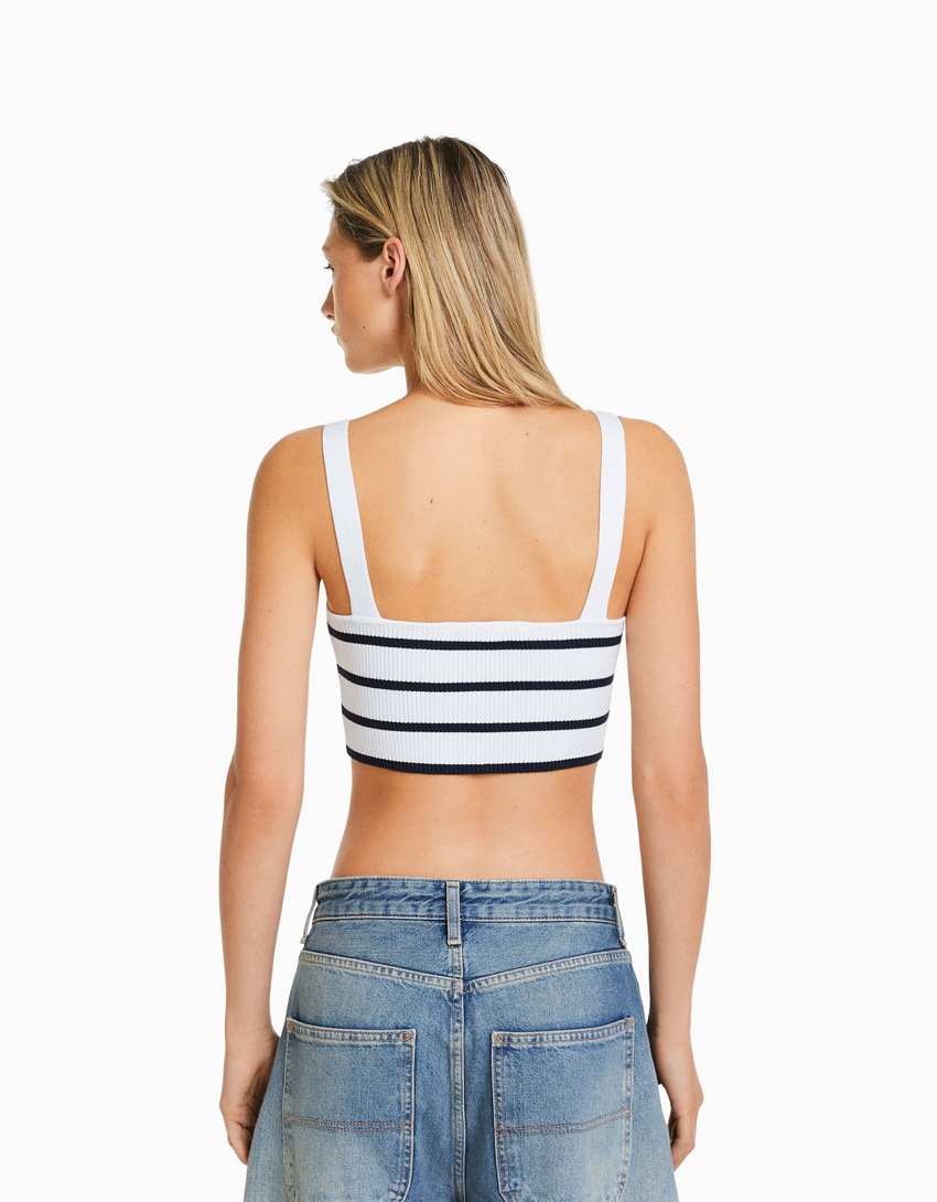 Blusa canelada com decote em V