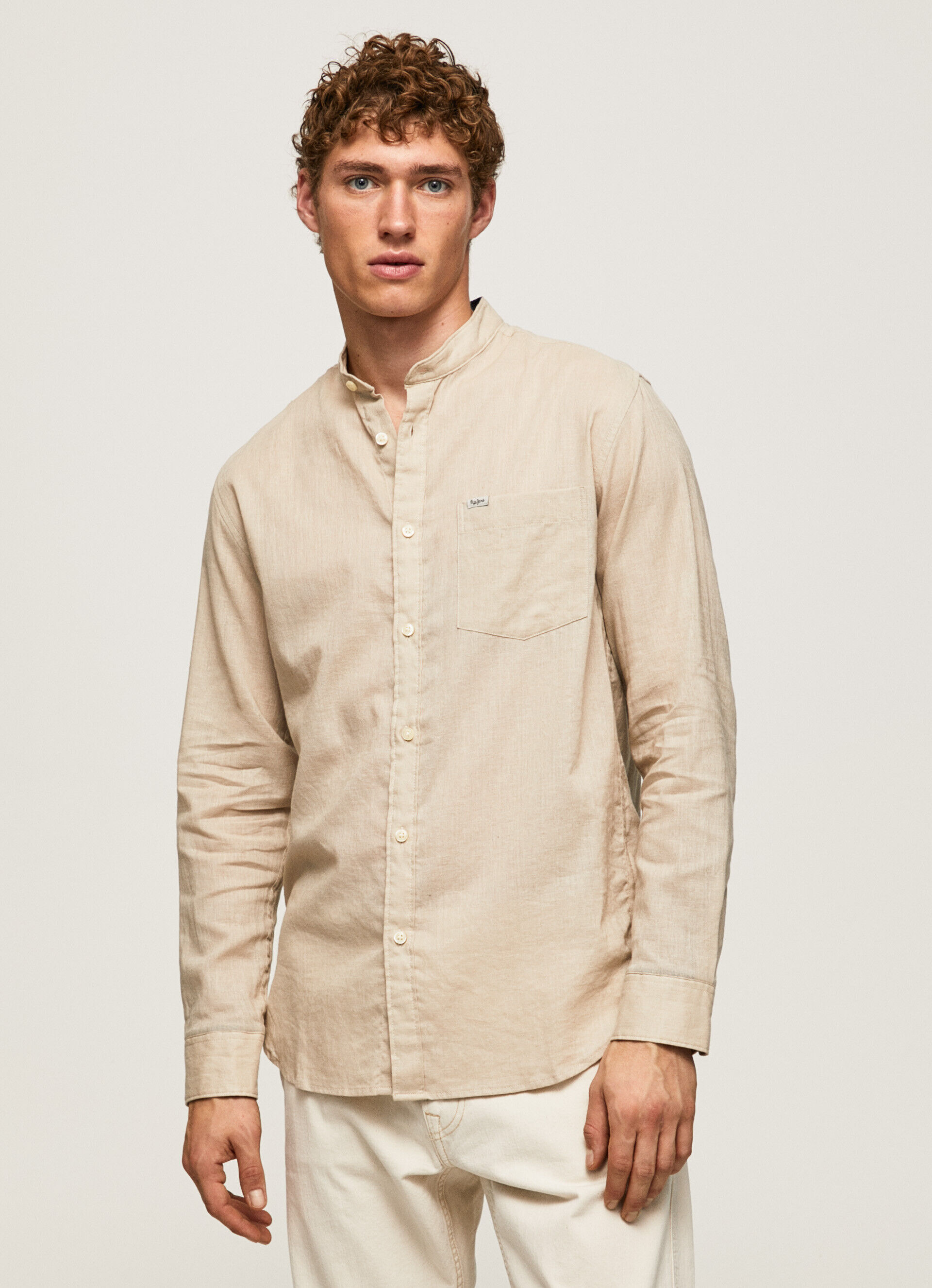 Camisa de corte regular em linho - bege malte