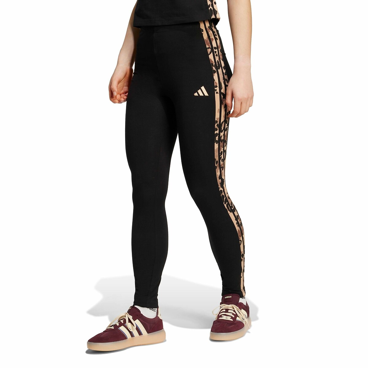 Calça legging ADIDAS SPORTSWEAR<br>Com estampa de leopardo e 3 listras
