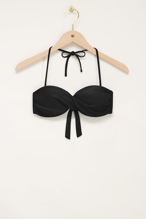 Zwart glanzende bikini top met twist