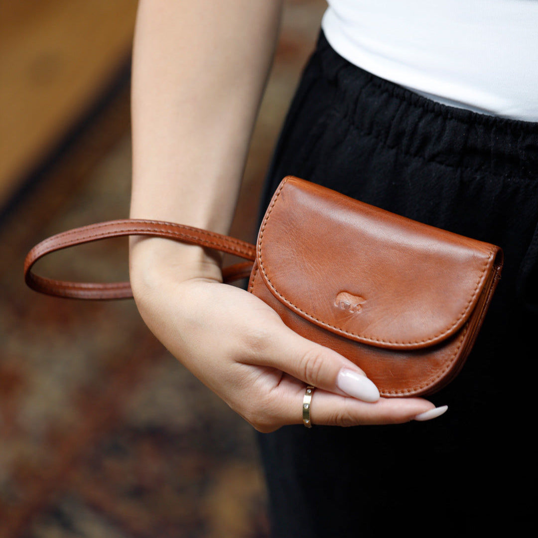 Portemonneetje met polsband 'Eva' cognac Cognac