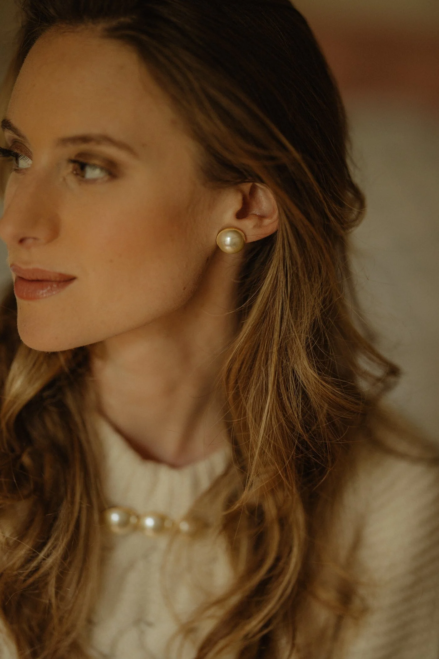 NÉLYA - Boucles d'oreilles puces perles doré à l'or fin | Doré