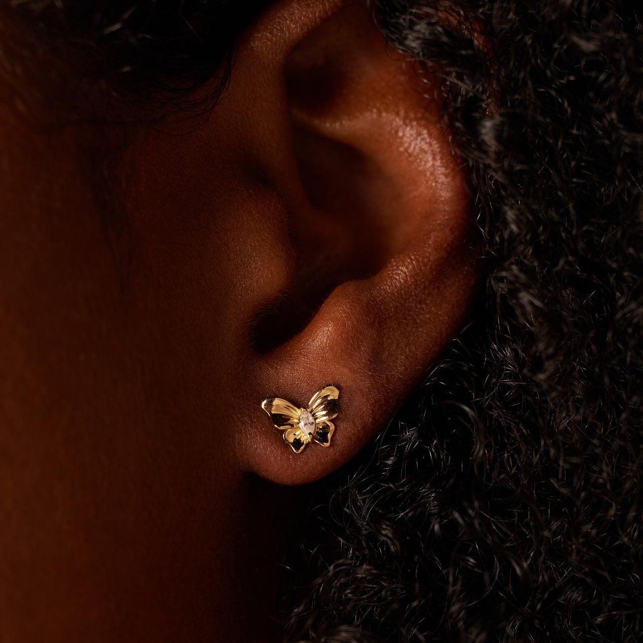 Zilveren goldplated oorknoppen vlinder zirkonia