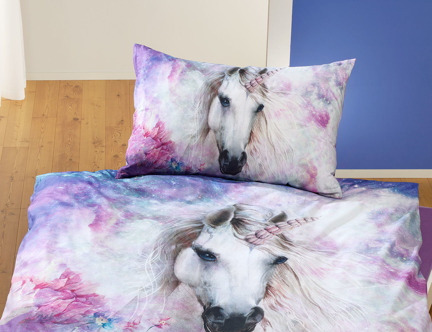 Bettwäsche mit zauberhaftem Einhorn in violetten Farbtönen