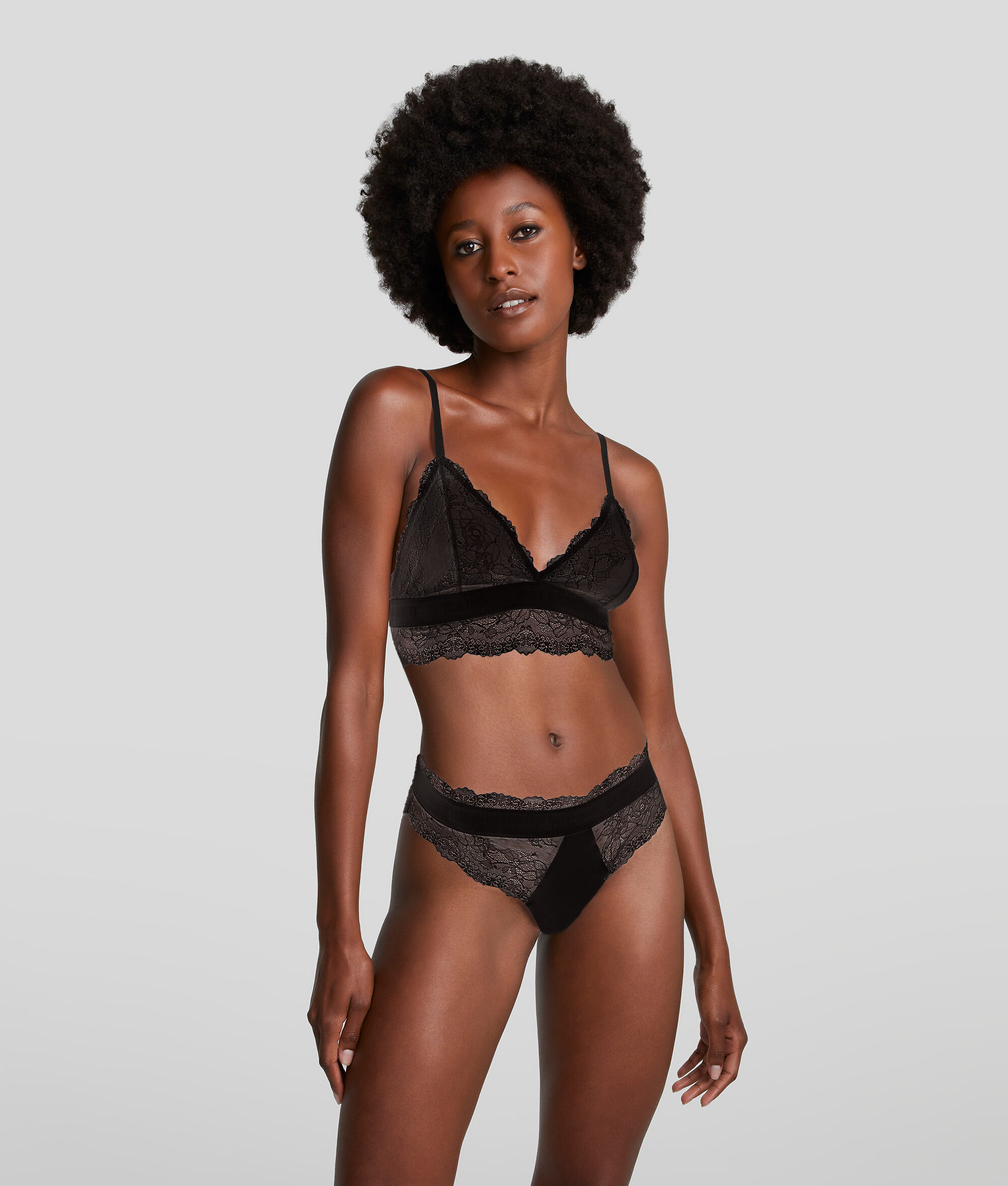 CULOTTE EN DENTELLE