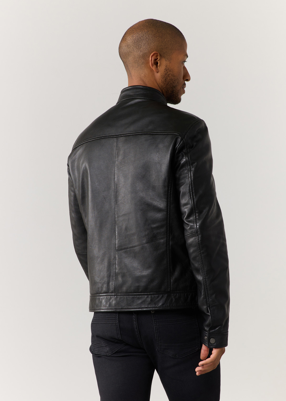 Blouson en cuir uni noir à capuche amovible