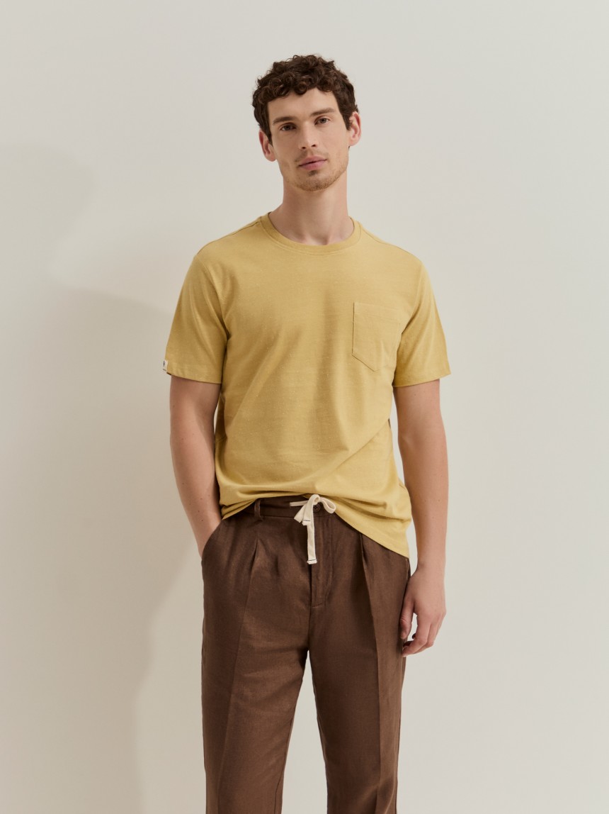 T-shirt em algodão com bolso