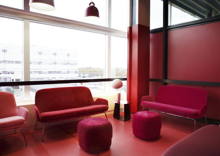 Normann Copenhagen Circus Velour poef small rust