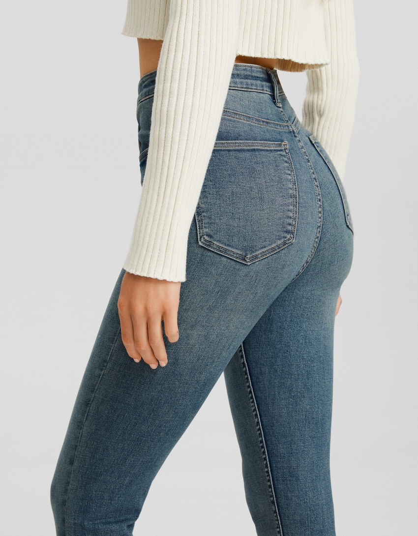 calça jeans skinny de cintura super alta