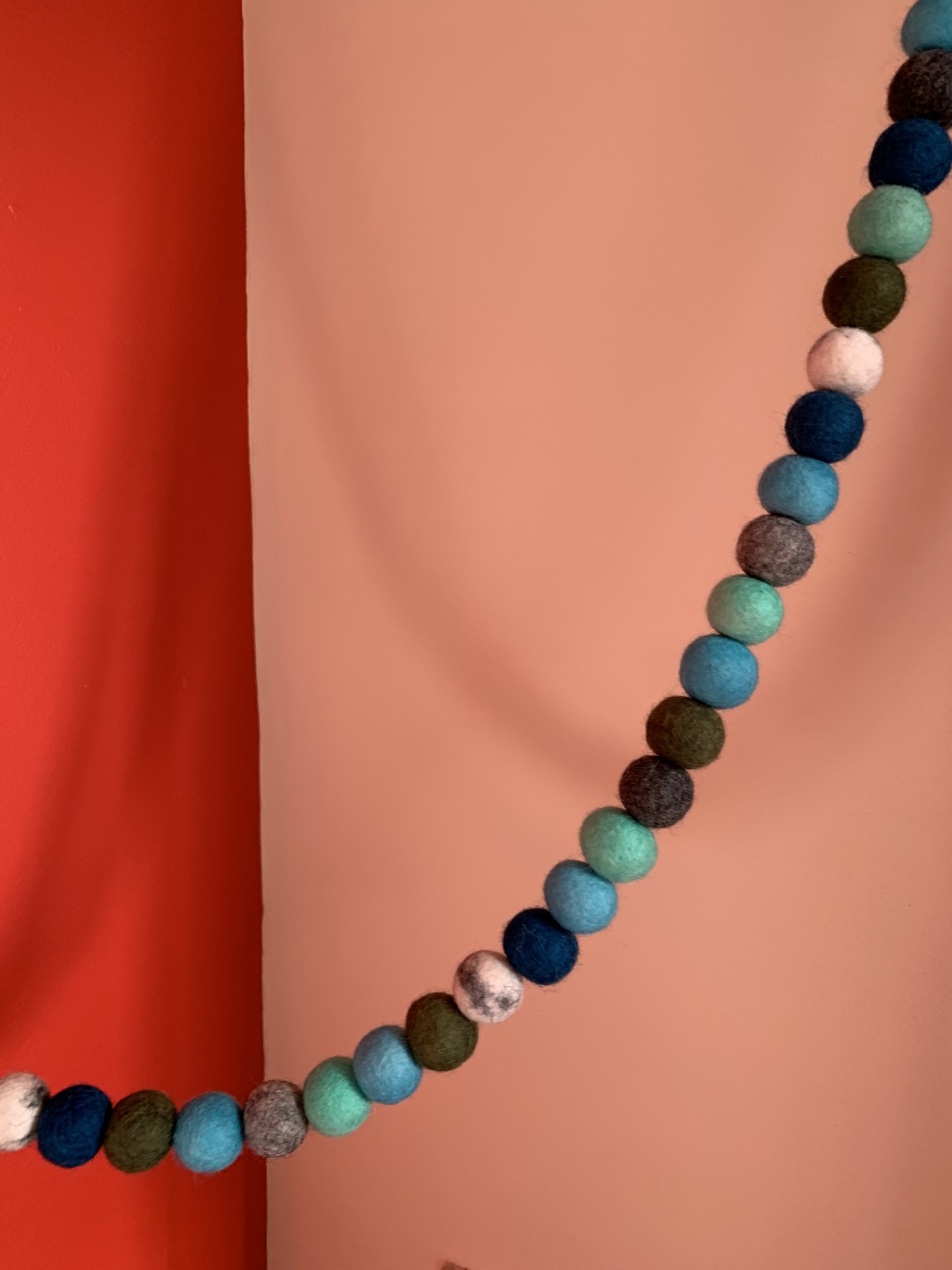 Girlande aus Wollfilzkugeln, Türkistöne, L ca 200 cm günstig bestellen