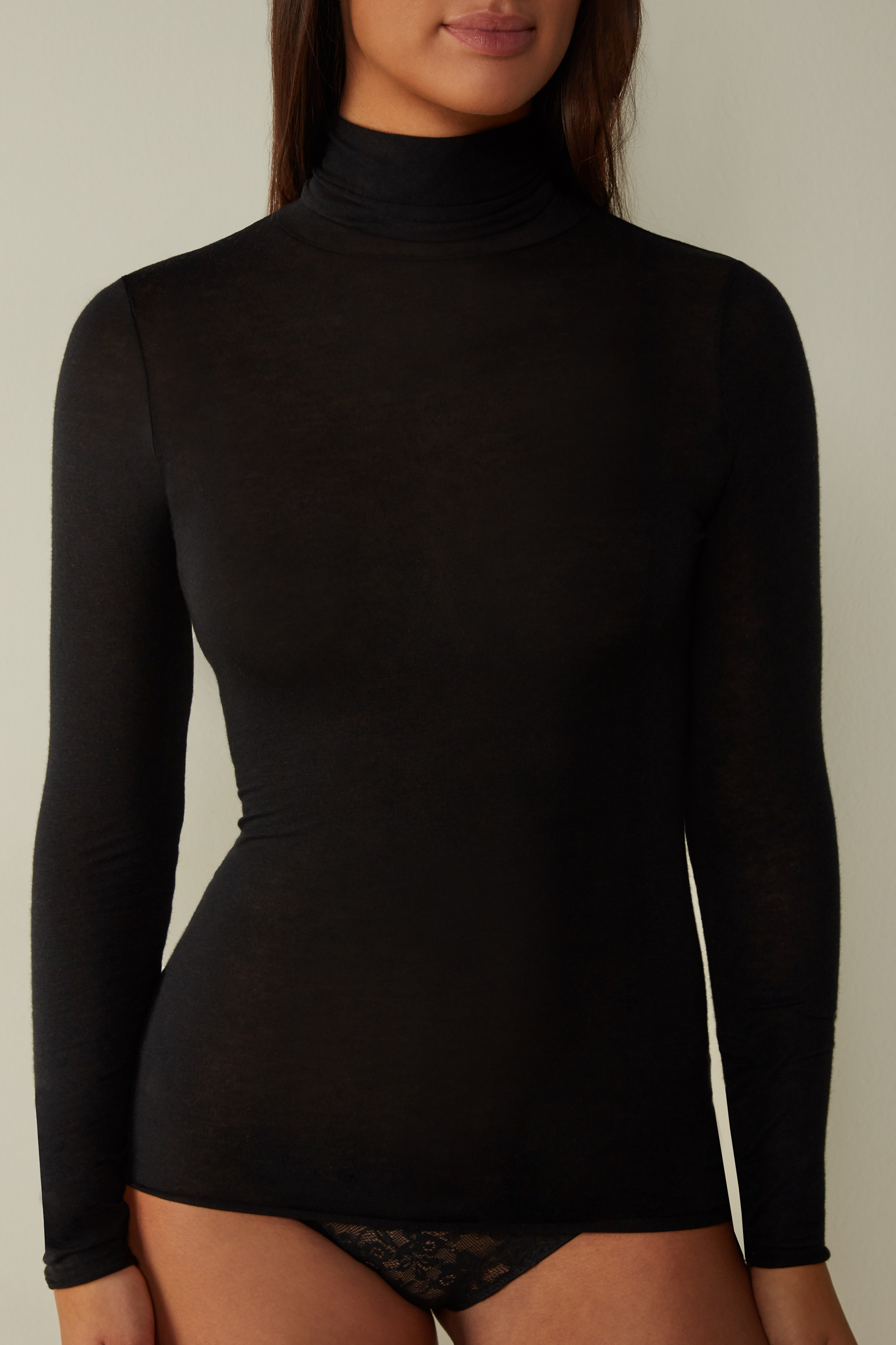 Camiseta de manga comprida com gola alta em cashmere modal ultraleve