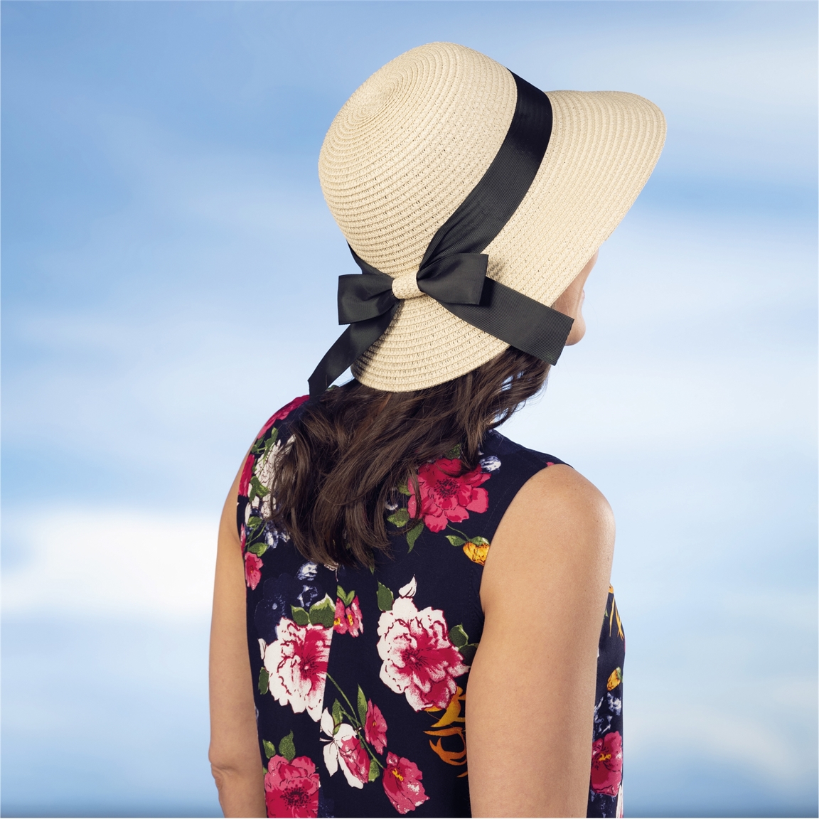 Chapeau en papier pour femme avec ruban